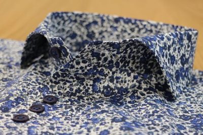 リバティ・花柄プリント  ホリゾンタル（カッタウェイ） チェストトリプルボタン