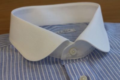 グランディ＆ルビネッリ・麻ストライプ  クレリック・ワイドラウンド  白蝶貝２３８型３ミリ厚手ボタン